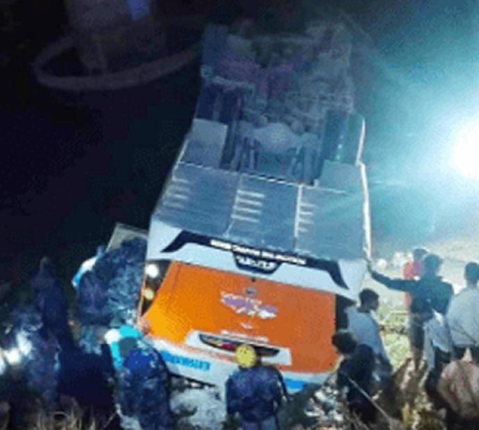 दाङ बस दुर्घटना अपडेट: १२ जना मृतकमध्ये ८ जनाको सनाखत