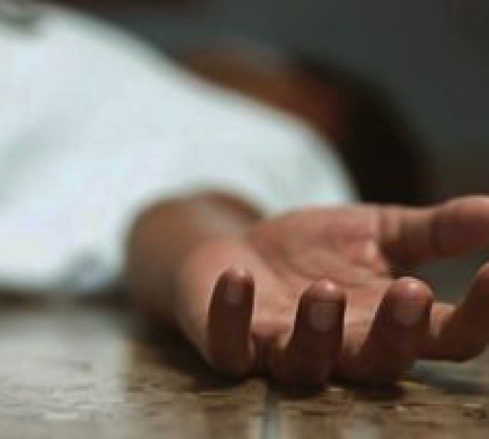 भीरबाट खसेको ढुङ्गाले लागेर बालकको मृत्यु