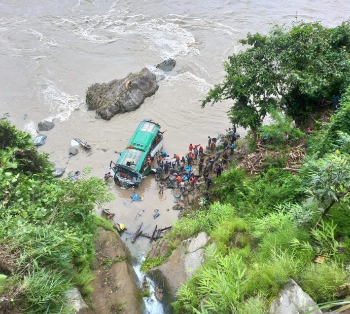 त्रिशुली बस दुर्घटनामा ज्यान गुमाएका मध्ये ६ जनाकाे सनाखत