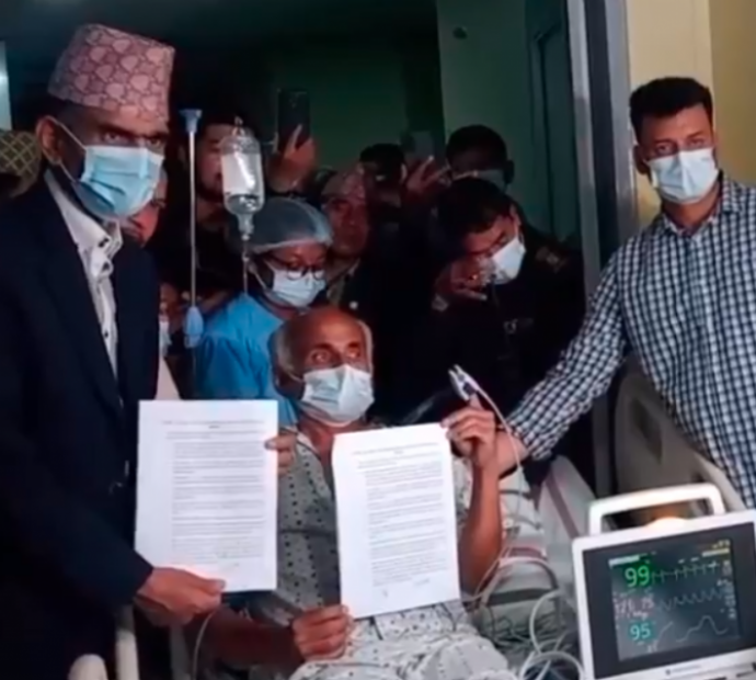 सरकारसँग १० बुँदे सहमतिसँगै डा. केसीको अनशन तोडियो