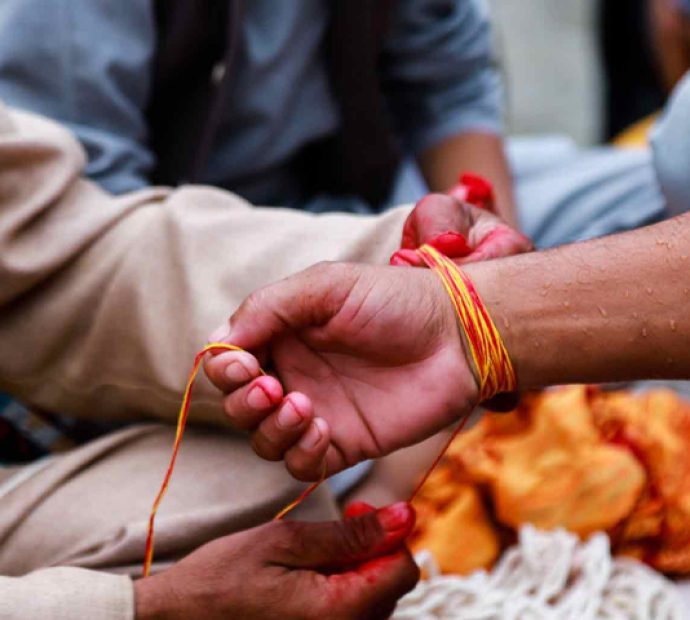 आज जनैपूर्णिमा, रक्षाबन्धन धारण गरेर मनाइँदै