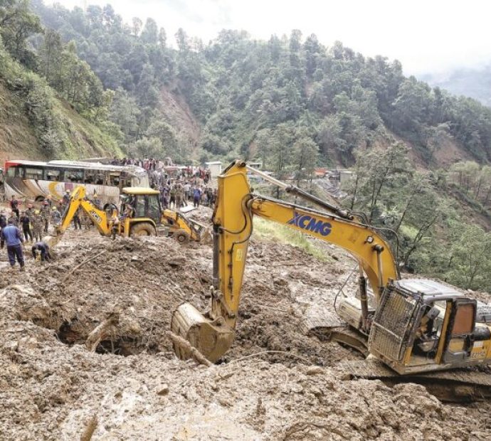 पहिरोले काठमाडौंको ‘लाइफलाईन’ क्षतविक्षत !