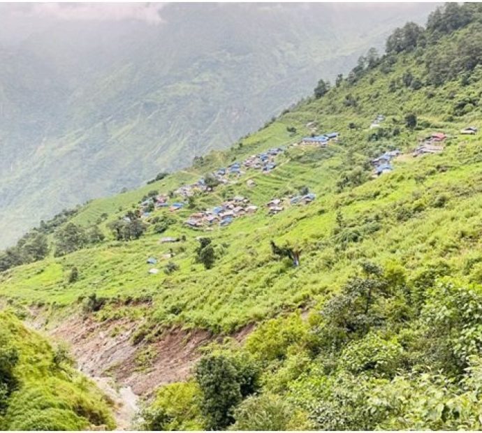 जमिन भासिँदै गएपछि खानीगाउँ पहिरोको जोखिममा