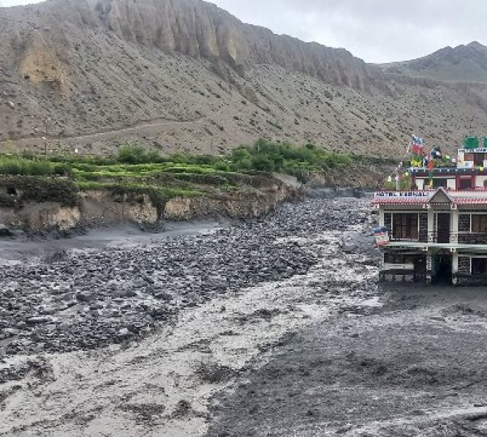 ‘मुक्तिनाथ क्षेत्रबाट धेरैले फोन गरेर बाढीको जानकारी दिएकाले बाँच्यौं’