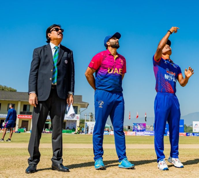 युएईविरुद्ध टस हारेर बलिङ गर्दै नेपाल, दीपेन्द्र खेल्ने