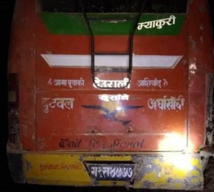 पाल्पा: गन्तव्यमा पुग्‍नै लाग्दा बस भिरबाट खस्यो, ६ महिलाको मृत्यु