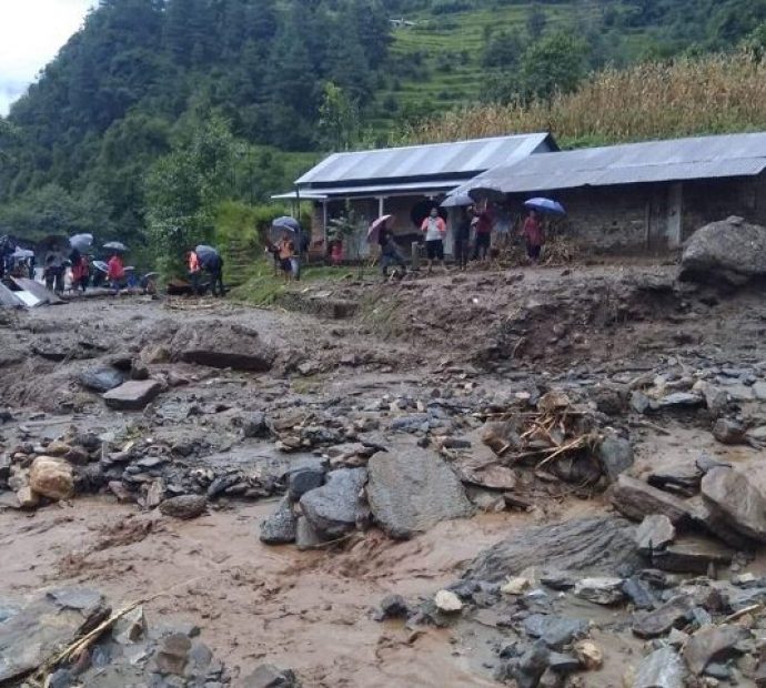 रामेछापमा बाढीले पाँच घर बगायो