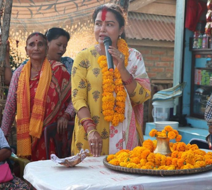 फिल्ममा गुन्डा लखेटेजस्तै चुनावमा भ्रष्ट लखेट्नुस्: रेखा थापा