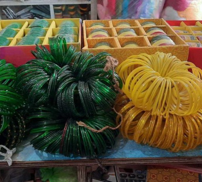 पसलमा सजिए हरियो चुरा र पोते