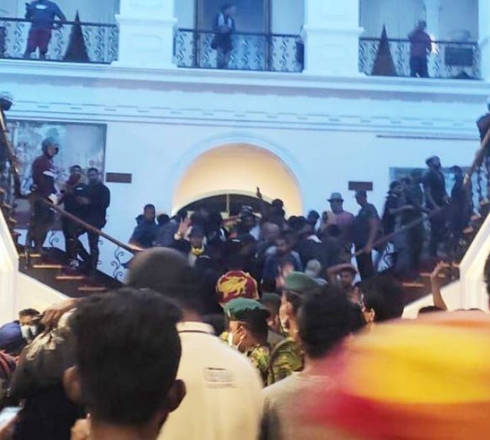 जब श्रीलंकाली नागरिकले राष्ट्रपति भवनमा लाखौं रुपैयाँ भेटे…