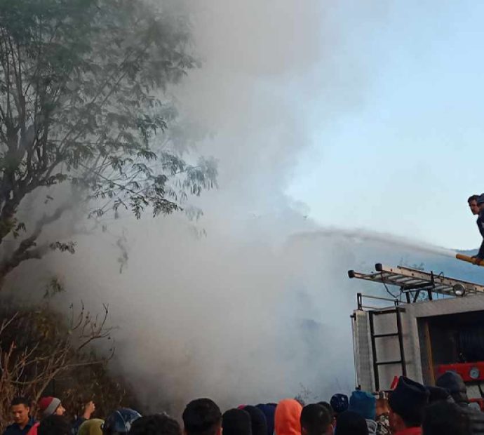 वीरेन्द्रनगरको एक काठ मिलमा आगलागी