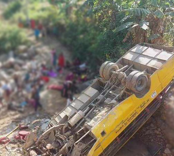 पिकनिक गएको बस दुर्घटना हुँदा एकको मृत्यु, ३५ घाइते