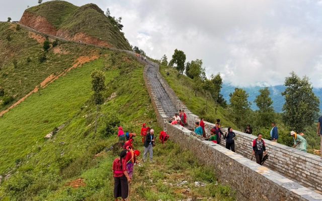पर्यटकीय गन्तव्य धुर्कोटको ‘ग्रेटवाल’